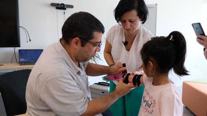 Robot Eller Çocukların Yüzünü Güldürdü