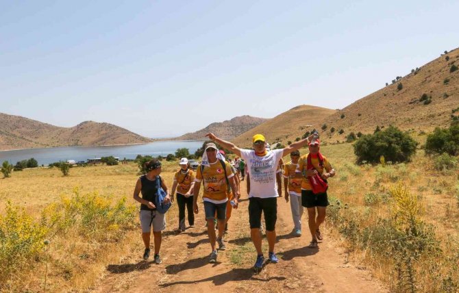 Van Denizi Yüzme Festivali Renkli Görüntülerle Sürüyor