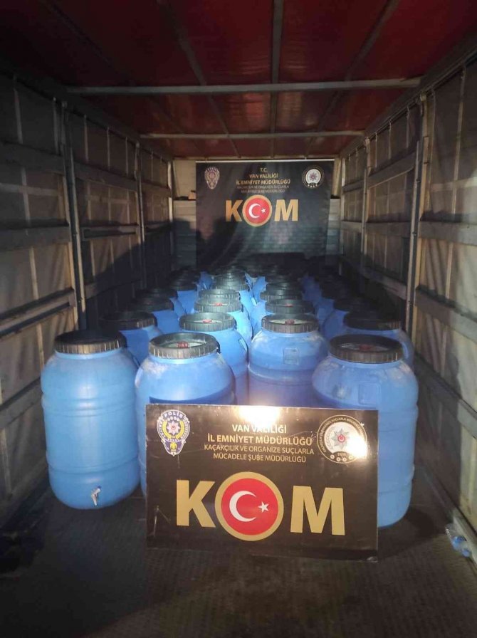 Van’da Kaçak Sigara Ve Alkol Ele Geçirildi