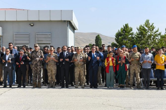 Şehit Askerin Naaşı Memleketine Uğurlandı