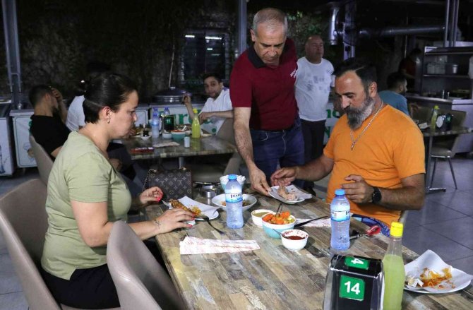 Bu Lezzeti Tatmak İçin Binlerce Kilometre Öteden Geliyorlar