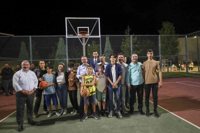 Gençlik Ve Spor Bakanı Kasapoğlu Gençlerle Parkede Buluştu