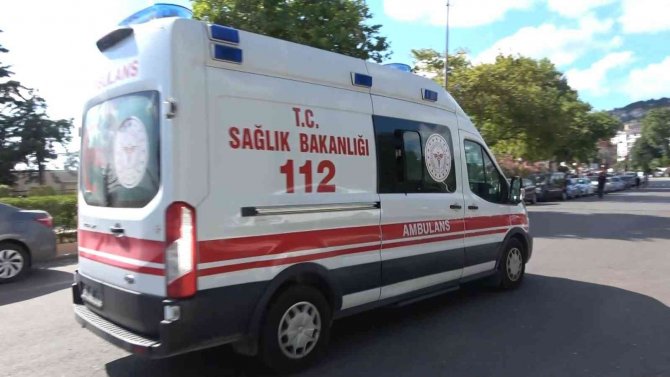 Motosiklet Otomobille Çarpıştı: 1 Yaralı