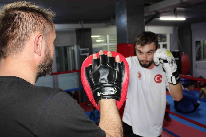 Başarılı Sporcular Zorlu Şampiyona İçin Ter Döküyor