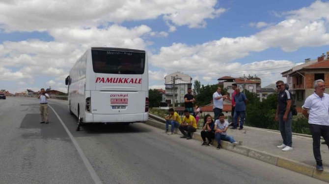Tır İle Otobüsün Çarpıştığı Kazada Büyük Panik Yaşandı