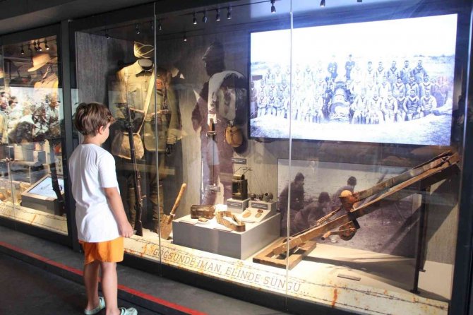 Çanakkale Savaşları Mobil Müzesi Kaş’ta Ziyarete Açıldı