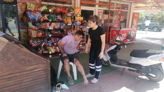 Çarpıştığı Otomobil Sürücüsüyle Helalleşip Tek Başına Ambulansı Bekledi