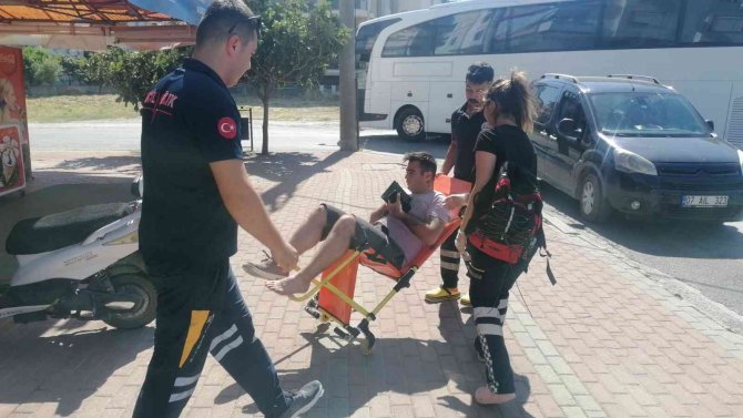 Çarpıştığı Otomobil Sürücüsüyle Helalleşip Tek Başına Ambulansı Bekledi
