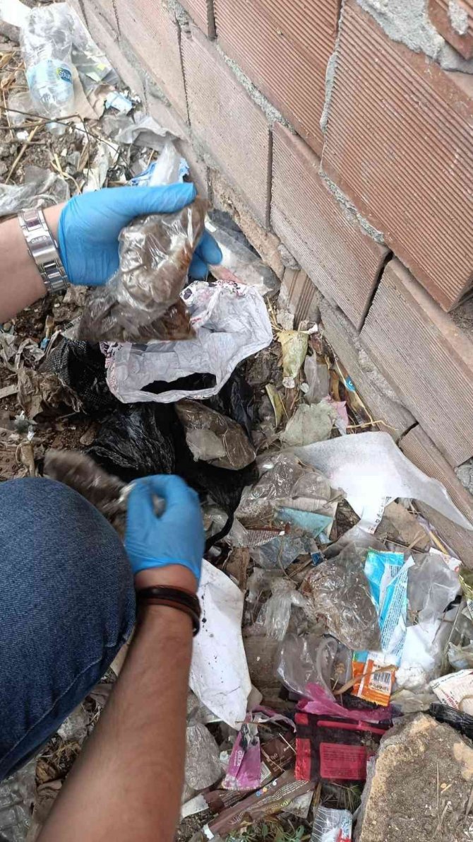 Polis Uyuşturucuyu Toprağa Gömülü Buldu