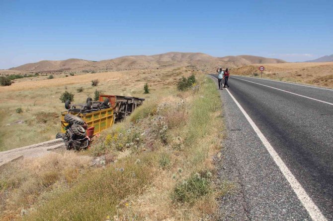 Devrilen Traktör Altında Kalan Sürücü Öldü