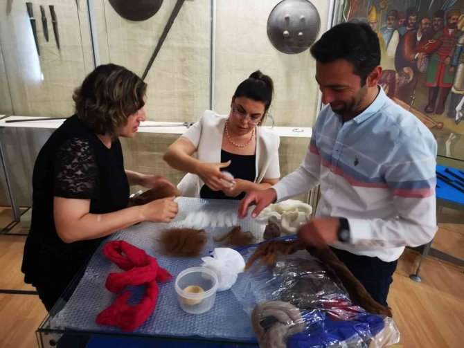 Adü, Türk Kültürü Sempozyumuna Katıldı