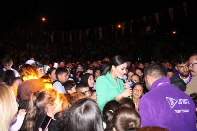 Dede Korkut Şöleninde Elif Buse Doğan Rüzgarı Esti