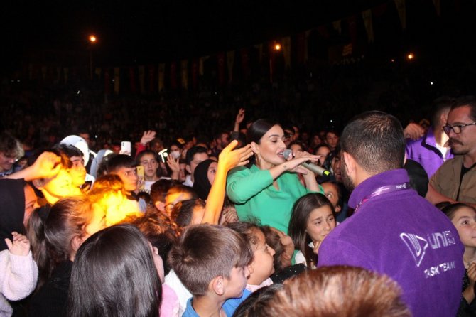 Dede Korkut Şöleninde Elif Buse Doğan Rüzgarı Esti
