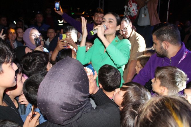 Dede Korkut Şöleninde Elif Buse Doğan Rüzgarı Esti