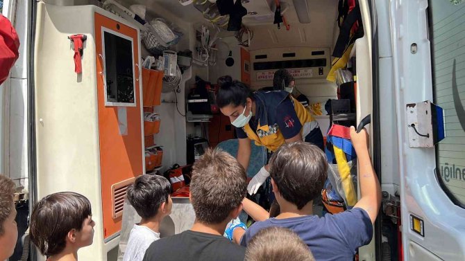 Ortaokul Öğrencileri Ambulansları Tanıdı