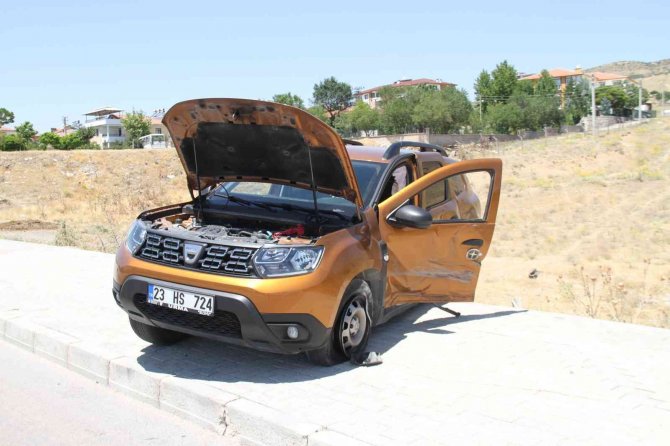 Elazığ’da Hafif Ticari Araç İle Otomobil Çarpıştı: 7 Yaralı