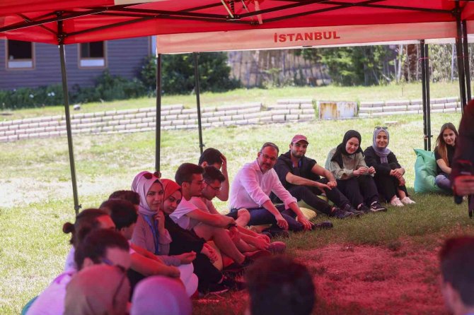Bakan Kasapoğlu’ndan Genç Hekimler Kampına Ziyaret
