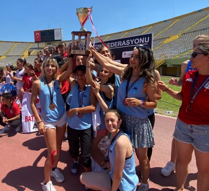 İ̇zmit Belediyesporlu Kadın Atletler İ̇zmir’den 3 Şampiyonlukla Dönüyor