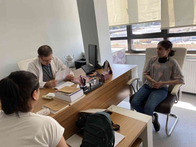 Öğretmenlik Aşkıyla Kanseri Yendi, Sesini Kaybettiği İçin Mesleğine Veda Ediyor