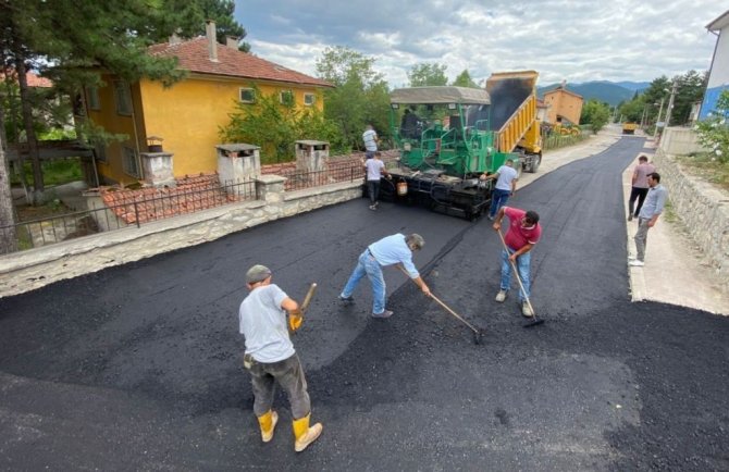 Safranbolu’da Konforlu Ulaşım İçin Asfaltlama Çalışmaları Sürüyor