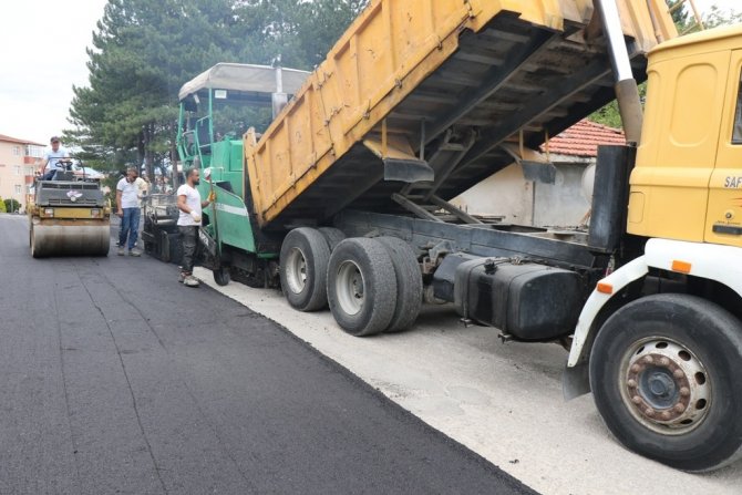 Safranbolu’da Konforlu Ulaşım İçin Asfaltlama Çalışmaları Sürüyor