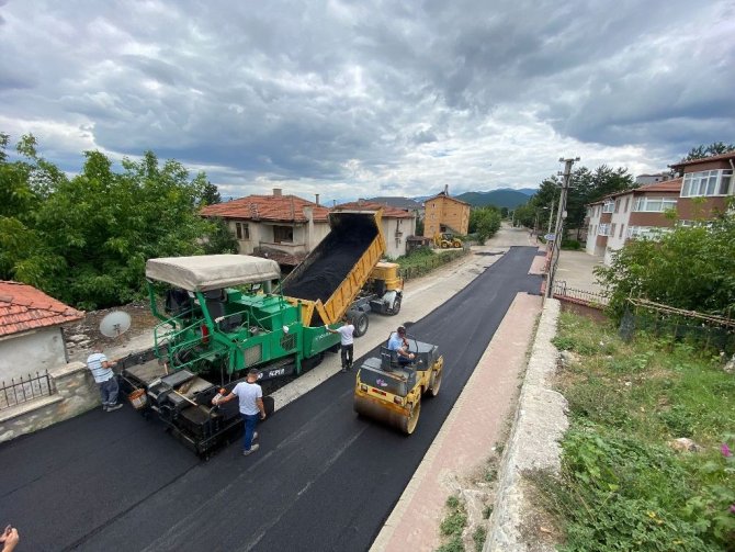 Safranbolu’da Konforlu Ulaşım İçin Asfaltlama Çalışmaları Sürüyor
