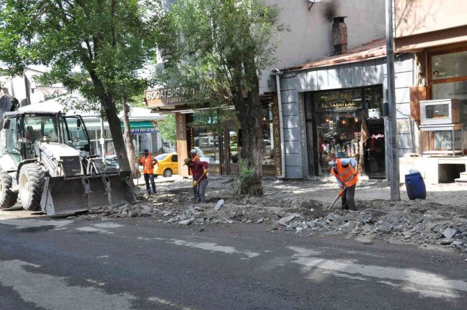 Belediye Alt Yapı Ve Üst Yapı Çalışmalarına Hız Verdi
