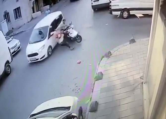 Bayrampaşa’da Kaza Yapan Sürücüler Birbirine Girdi