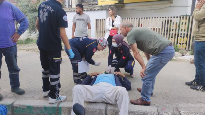 Motosiklet Kamyonla Kaldırım Arasına Sıkıştı: 1 Yaralı