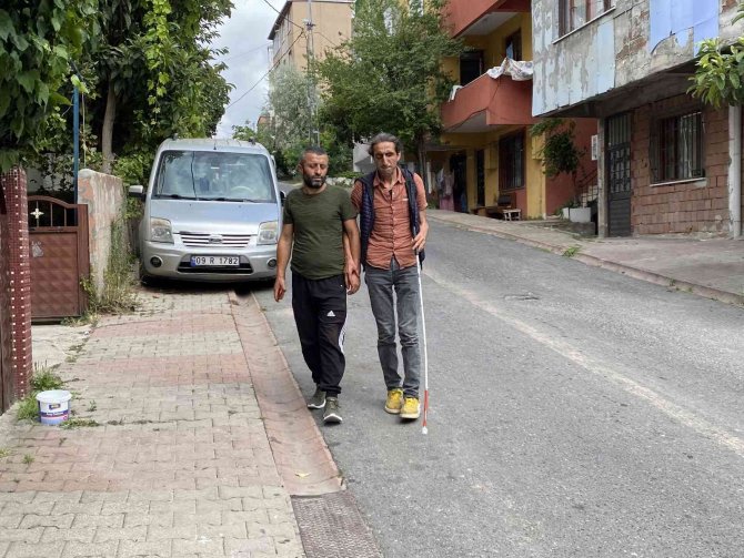 Ataşehir’de Görme Engelli Vatandaşa Bakkalda Tekme Tokatlı Saldırı