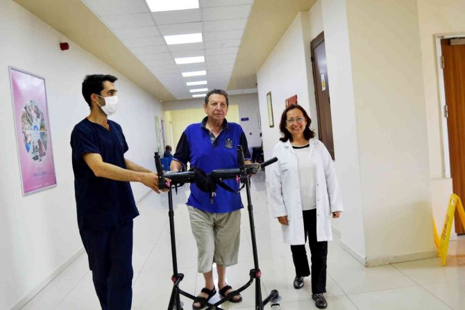 Kırgızistan’dan Gelen Profesör Fizyomer’de Aldığı Tedavi İle Bağımsız Yürümeye Başladı