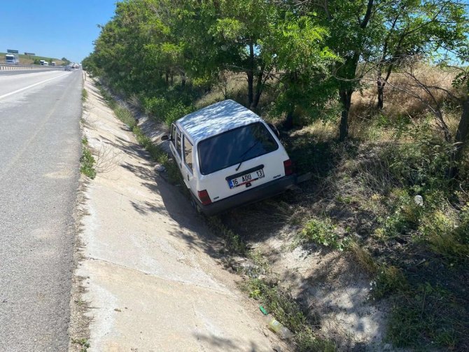 Kontrolden Çıkan Otomobil Su Kanalına Düştü, 1 Yaralı