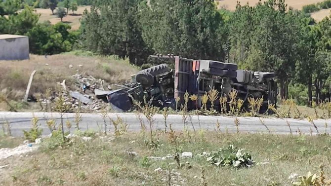 Domaniç’te Freni Boşalan Kamyondan Atlayan 1 Kişi Öldü, 1 Kişi Yaralandı