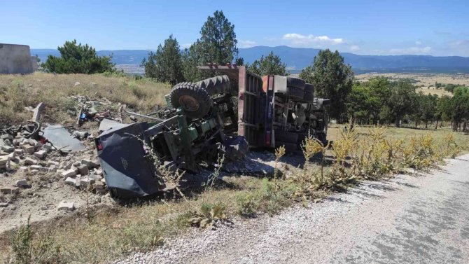 Domaniç’te Freni Boşalan Kamyondan Atlayan 1 Kişi Öldü, 1 Kişi Yaralandı