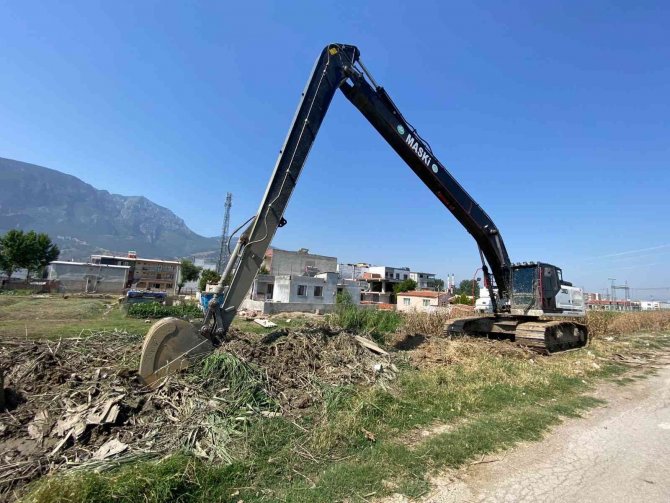 Kazım Karabekir Ve Akpınar Mahallelerinde Kurutma Kanalı Temizlendi
