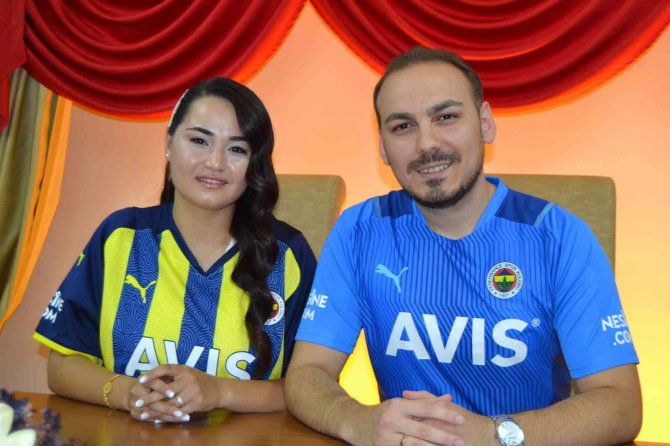 Fenerbahçeliler Günü’nde Fenerbahçe Formasıyla Nikah Masasına Oturdular