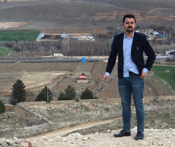 Chp Merkez İ̇lçe Gençlik Kolları Başkanı Üye Standında Partilisi Tarafından Darp Edildi