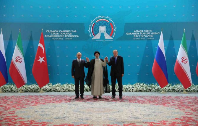 Rusya Devlet Başkanı Putin: “Suriyeliler Kendi Aralarında Anlaşmalı. Bağımsız Ülkelerin Geleceğini Kurmak İçin Bazı Adımlar Atılmalı”