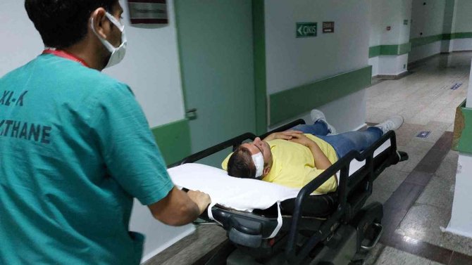 Markette Kurusıkı Tabancayla Şaka Yaparken Kafasından Kendini Vurdu