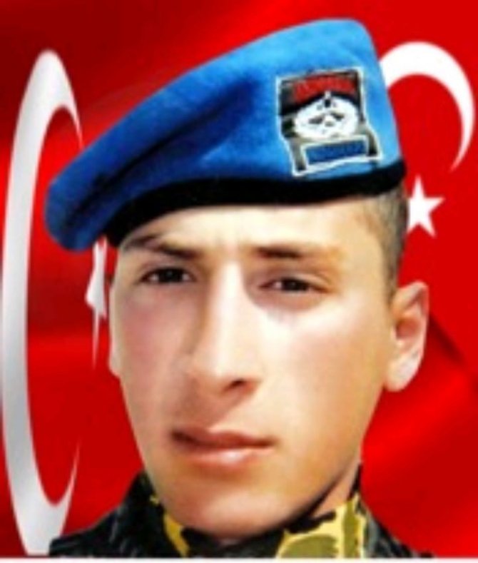 Şehit Asker Kabri Başında Dualarla Anıldı