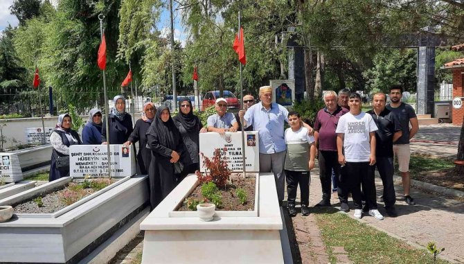 Şehit Asker Kabri Başında Dualarla Anıldı