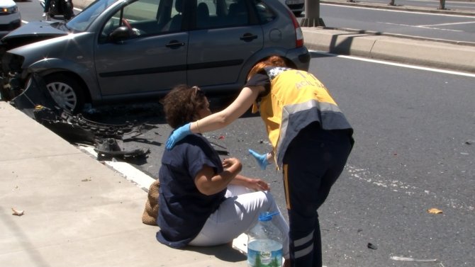 Sarıyer’de Otomobiller Çarpıştı: 2 Yaralı
