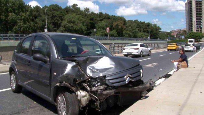 Sarıyer’de Otomobiller Çarpıştı: 2 Yaralı