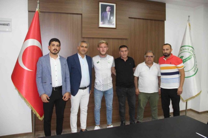 Emre Adiloğlu Sivas Belediyespor’da