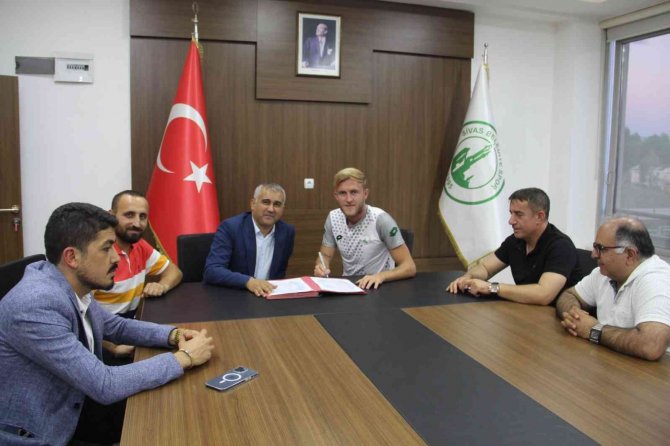 Emre Adiloğlu Sivas Belediyespor’da
