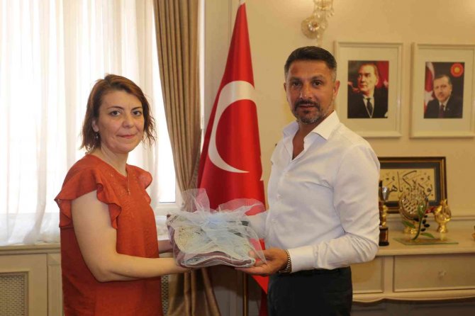 İ̇lk “Sarka” Başkan Yüzügüllü’ye