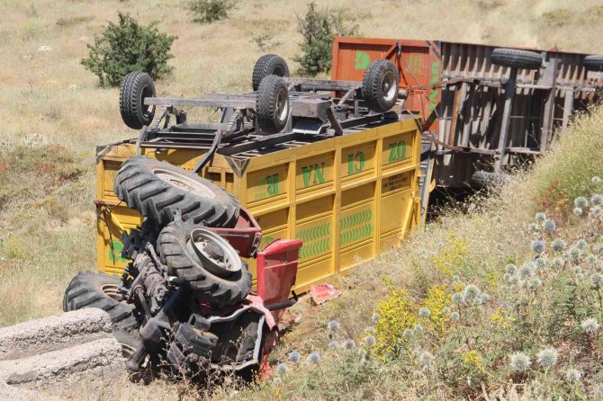 Devrilen Traktör Altında Kalan Sürücü Öldü