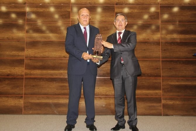 Türksav 24. Uluslararası Türk Dünyasına Hizmet Ödülleri Bayburt’ta Sahiplerini Buldu