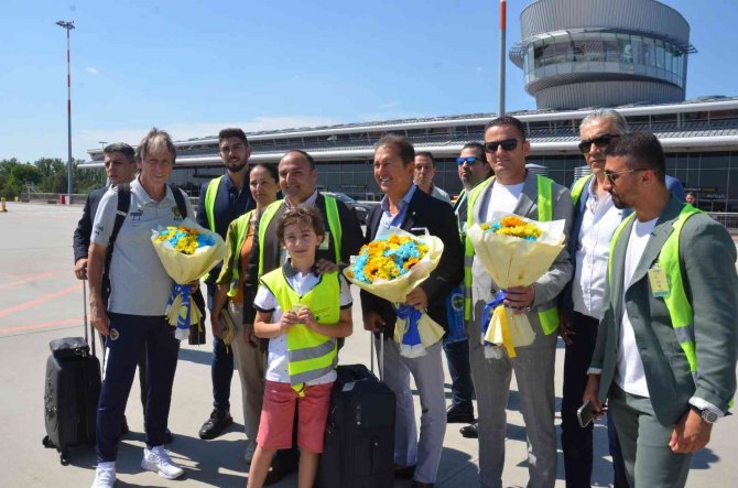 Fenerbahçe Şampiyonlar Ligi Ön Eleme Maçı İçin Polonya’ya Geldi