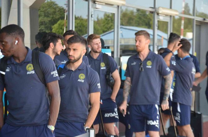 Fenerbahçe Şampiyonlar Ligi Ön Eleme Maçı İçin Polonya’ya Geldi